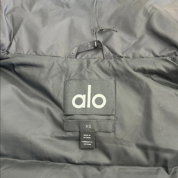 ALO Yoga Black Quilted Puff Vest - Picture 5 of 6